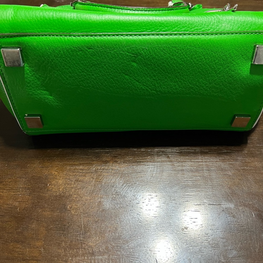 Michael Kors , green purse with handles and shoulder strap 3 zippered pockets ! - Picture 5 of 8